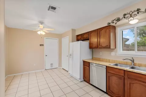 Kitchen - 5822 Fallengate Dr, Spring, TX 77373 photo 3 of 4