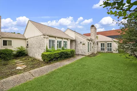 2915 Country Club Blvd, Sugar Land, TX 77478