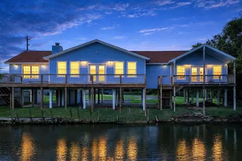 1615 Railroad Ave, San Leon, TX 77539