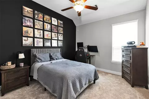 Bedroom - 561 Rolling Brook Ln, Pinehurst, TX 77362 photo 4 of 5