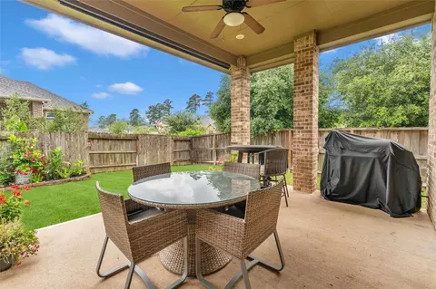 Exterior - 561 Rolling Brook Ln, Pinehurst, TX 77362 photo 4 of 6