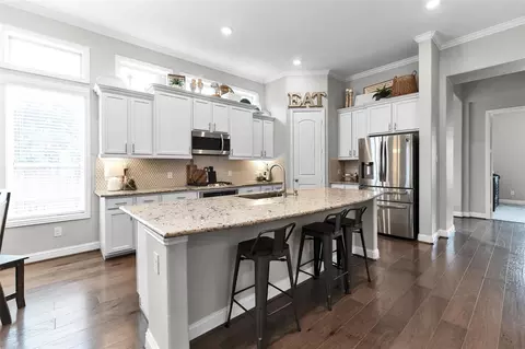 Kitchen - 561 Rolling Brook Ln, Pinehurst, TX 77362 photo 2 of 5