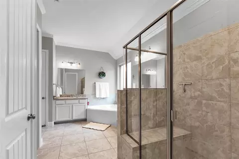 Bath - 561 Rolling Brook Ln, Pinehurst, TX 77362 photo 1 of 7