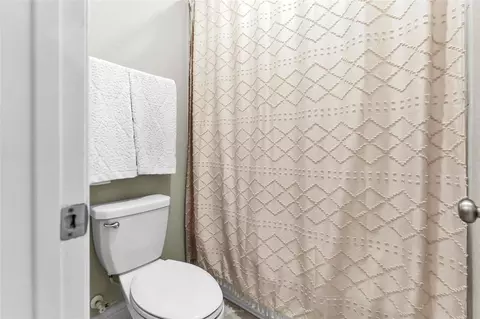 Bath - 561 Rolling Brook Ln, Pinehurst, TX 77362 photo 7 of 7