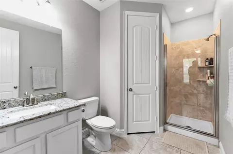 Bath - 561 Rolling Brook Ln, Pinehurst, TX 77362 photo 5 of 7