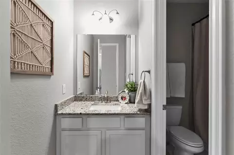 Bath - 561 Rolling Brook Ln, Pinehurst, TX 77362 photo 6 of 7