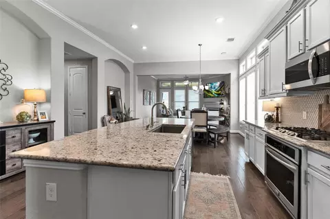 Kitchen - 561 Rolling Brook Ln, Pinehurst, TX 77362 photo 3 of 5