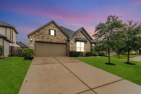 Exterior - 561 Rolling Brook Ln, Pinehurst, TX 77362 photo 2 of 6