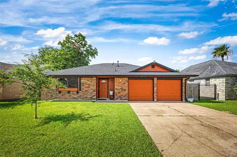 Exterior - 5923 Dee Dr, Pasadena, TX 77505 photo 1 of 6
