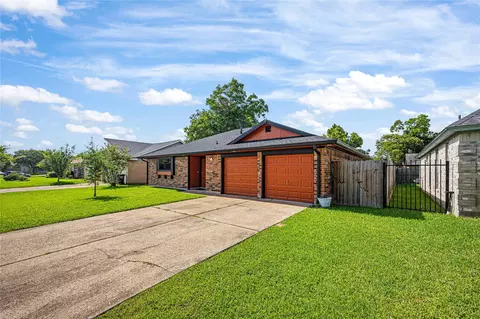 Exterior - 5923 Dee Dr, Pasadena, TX 77505 photo 2 of 6