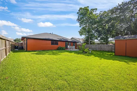 Exterior - 5923 Dee Dr, Pasadena, TX 77505 photo 5 of 6