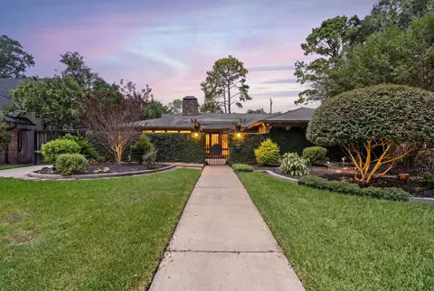 10034 Meadow Lake Ln, Houston, TX 77042