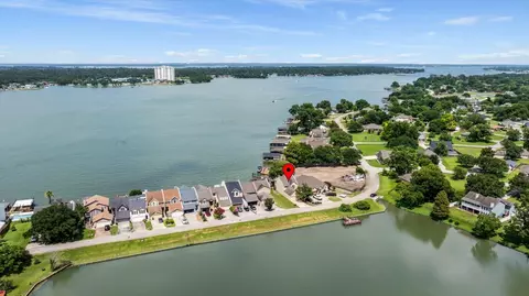 1130 Lake View Dr, Montgomery, TX 77356