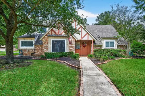 4027 Shady Springs Dr, Seabrook, TX 77586