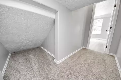 Entry Way - 1105 E Kyle Rd, Clute, TX 77531 photo 2 of 4