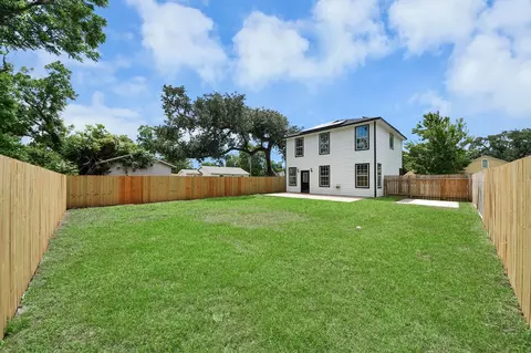 Exterior - 1105 E Kyle Rd, Clute, TX 77531 photo 3 of 7