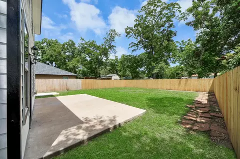 Exterior - 1105 E Kyle Rd, Clute, TX 77531 photo 4 of 7