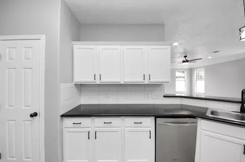 Kitchen - 1105 E Kyle Rd, Clute, TX 77531 photo 3 of 4