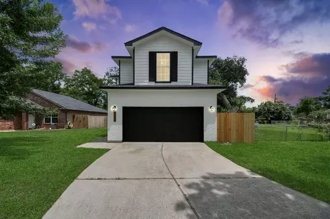 Exterior - 1105 E Kyle Rd, Clute, TX 77531 photo 6 of 7