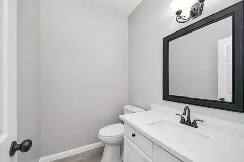 Bath - 1105 E Kyle Rd, Clute, TX 77531 photo 1 of 6