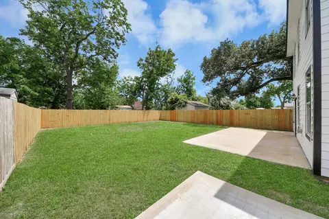 Exterior - 1105 E Kyle Rd, Clute, TX 77531 photo 5 of 7