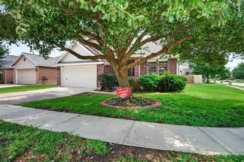 6002 Sandy Creek Dr, Baytown, TX 77523