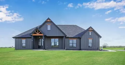 643 Chuckwagon Trl, Angleton, TX 77515