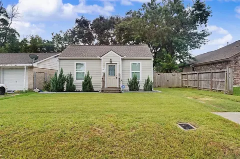 2523 7th Ave N, Texas City, TX 77590