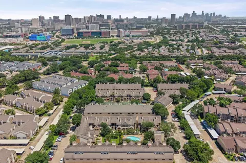 2425 Holly Hall St #72, Houston, TX 77054