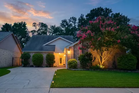 1907 Rock Fence Dr, Richmond, TX 77406