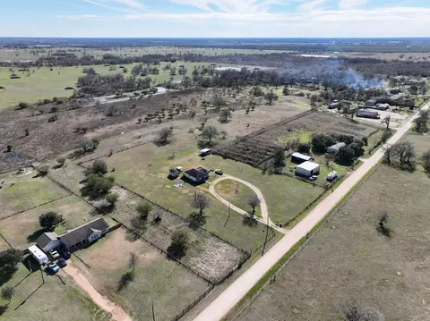 000 Newsom Rd, Bellville, TX 77418