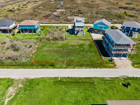 938 Melody Ln, Crystal Beach, TX 77650