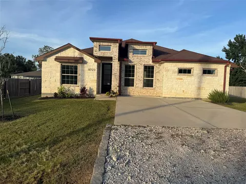 6723 Windhaven Rd, Liverpool, TX 77577