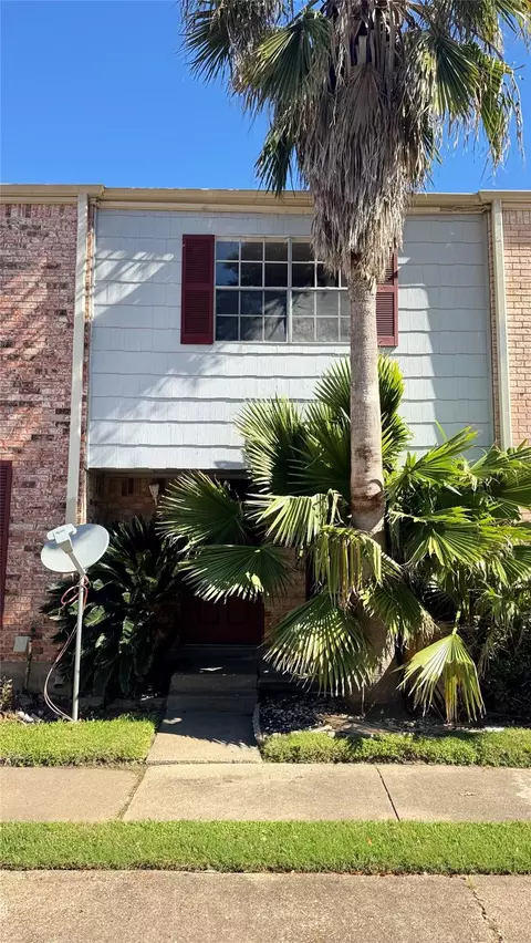 7818 Grove Ridge Dr, Houston, TX 77061