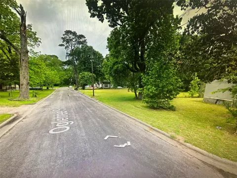 220 S Jackson Ave, Livingston, TX 77351