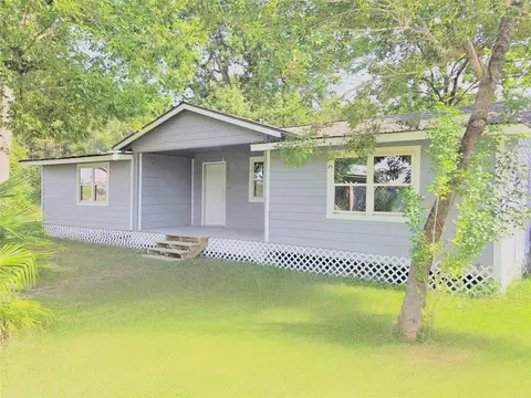 227 Live Oak Ln, Onalaska, TX 77360