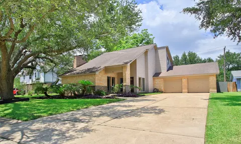 407 Hedgecroft Dr, El Lago, TX 77586