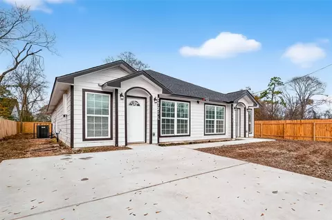 7725 Hoffman St #A B, Houston, TX 77016