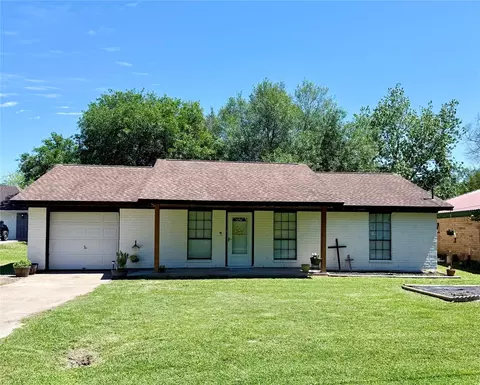1255 S Gustan St, Sour Lake, TX 77659