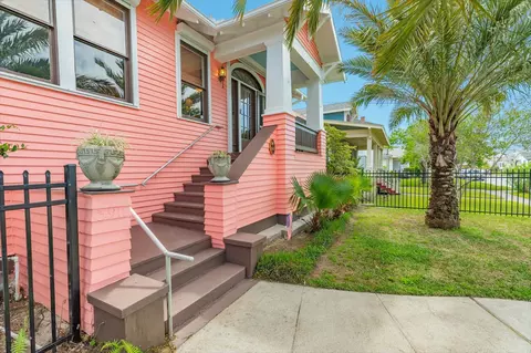 3911 Avenue R 12, Galveston, TX 77550