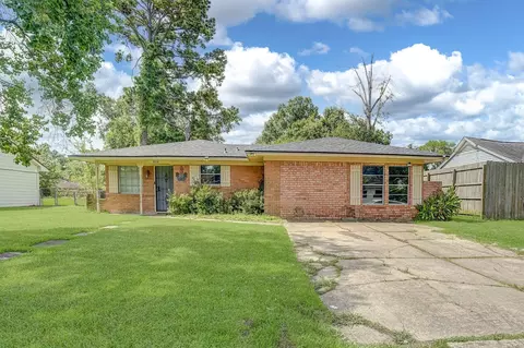 9318 Linda Vista Rd, Houston, TX 77078