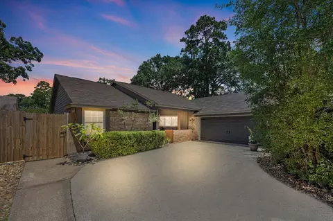 622 S Rivershire Dr, Conroe, TX 77304