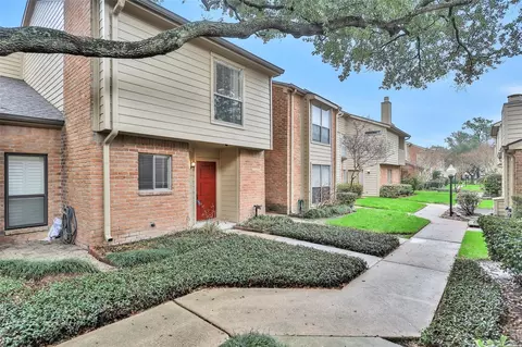 938 Memorial Village Dr #39, Houston, TX 77024