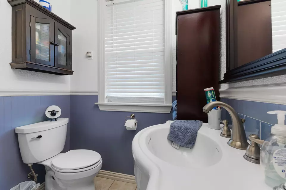 Bath - 2120 73rd St, Galveston, TX 77551 photo 4 of 4