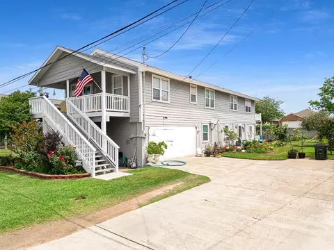 Exterior - 2120 73rd St, Galveston, TX 77551 photo 1 of 10