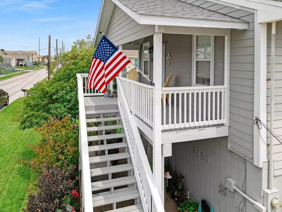 Exterior - 2120 73rd St, Galveston, TX 77551 photo 10 of 10