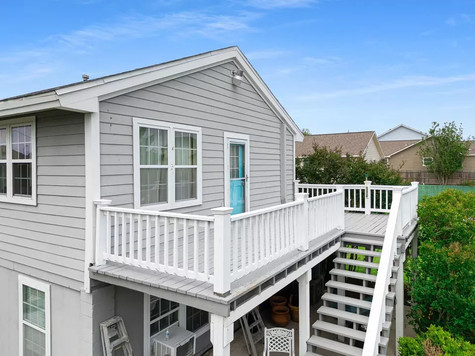 Exterior - 2120 73rd St, Galveston, TX 77551 photo 9 of 10