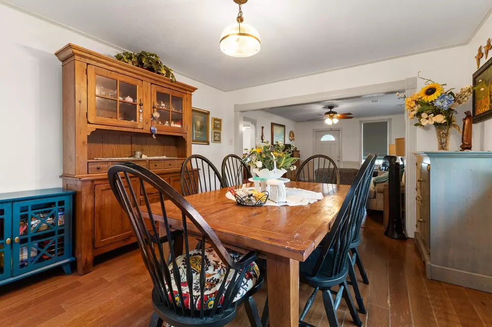 Dining - 2120 73rd St, Galveston, TX 77551 photo 2 of 2