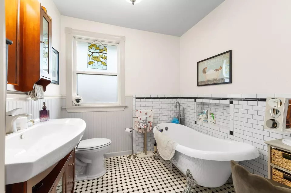 Bath - 2120 73rd St, Galveston, TX 77551 photo 2 of 4