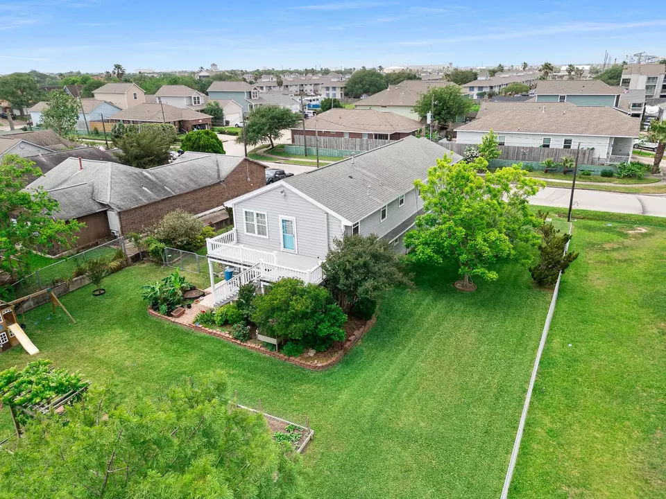 View/Area - 2120 73rd St, Galveston, TX 77551 photo 2 of 2